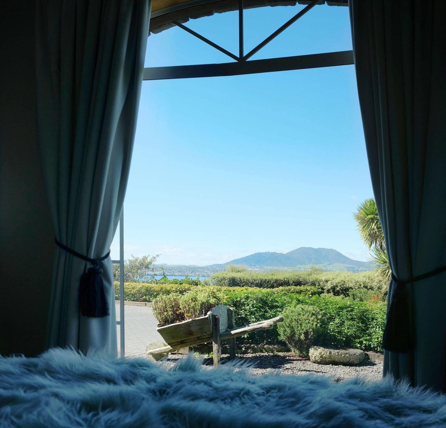 Tauhara Sunrise Lodge เทาโป ภายนอก รูปภาพ