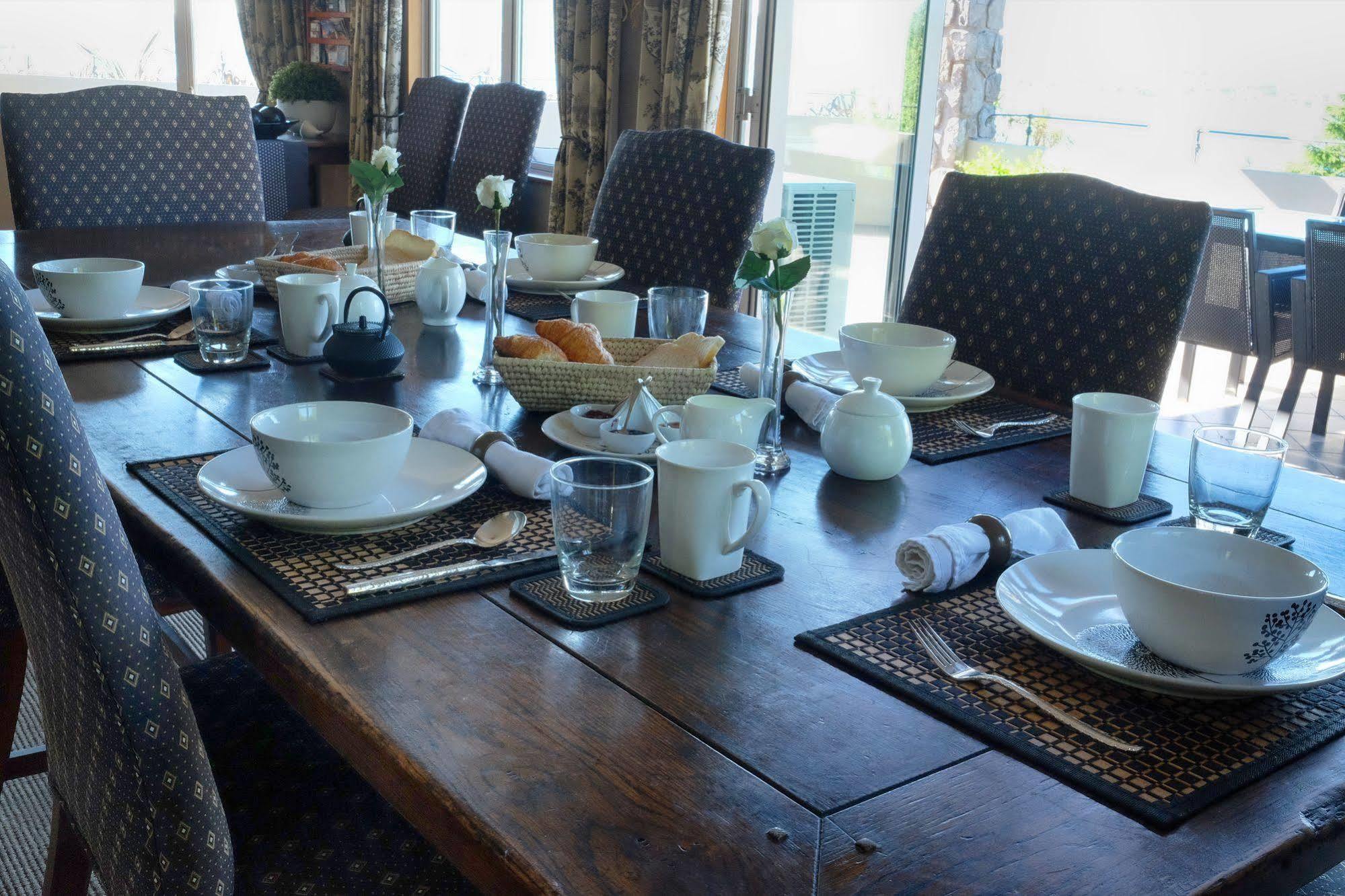 Tauhara Sunrise Lodge เทาโป ภายนอก รูปภาพ